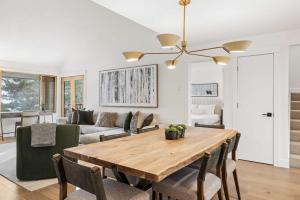 True Ski in Out 5 BDR with Stunning Mountain Views