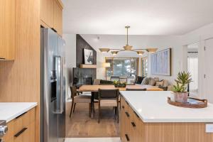 True Ski in Out 5 BDR with Stunning Mountain Views