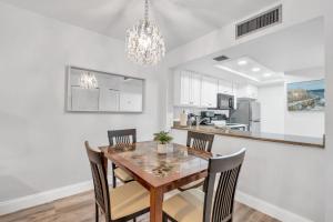 Close to the Lobby and Pool - Peaceful Views and Comfy Furnishings