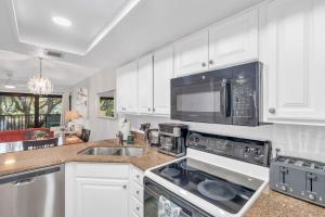 Close to the Lobby and Pool - Peaceful Views and Comfy Furnishings