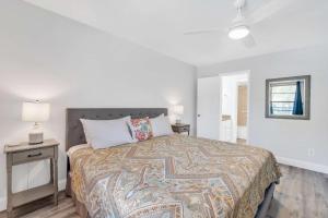 Close to the Lobby and Pool - Peaceful Views and Comfy Furnishings