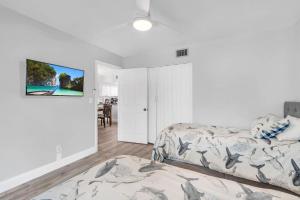 Close to the Lobby and Pool - Peaceful Views and Comfy Furnishings