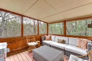 1 Mi to Beach Lake Rabun Home with Large Deck! - Toccoa