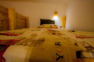 Old Style by the sea, roof terrace with heated pool, outdoor kitchen, Ladispoli