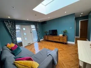Streatham House - 2 Bedroom - Sleeps 6 - Free WiFi - 米查姆
