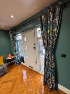 Streatham House - 2 Bedroom - Sleeps 6 - Free WiFi