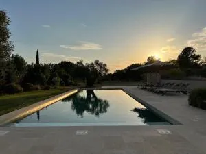 EcoLodge romantique proche Lourmarin Piscine Privée Borne recharge - Puyvert