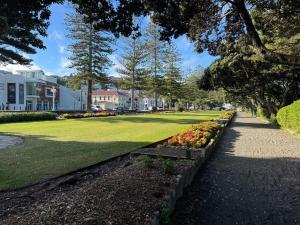 Chic 2 Bedroom Apartment in Art Deco Napier