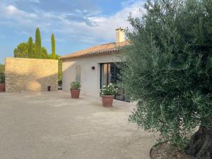 EcoLodge romantique proche Lourmarin Piscine Privée Borne recharge