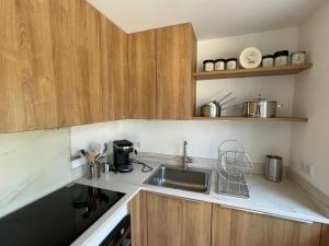 EcoLodge romantique proche Lourmarin Piscine Privée Borne recharge