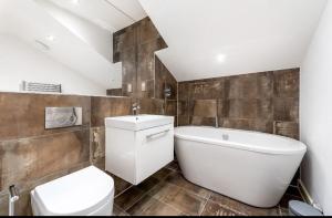 2 bed 2 bath Penthouse,terrace,London Eye,sleeps 6