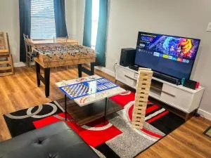 3BR Retreat Near Downtown - Airport - NRG Stadium - Cloverleaf