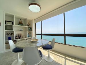 Vista y estilo frente al mar!