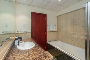 Stylish JBR Apartment, Steps from the Beach