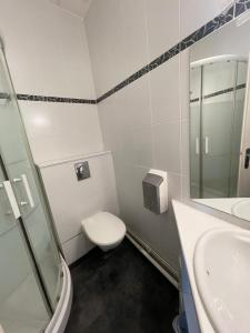 Hotels Hotel du Commerce : photos des chambres