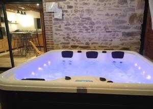 Maisons de vacances Gite avec jacuzzi privatif - Haras Le Val Du Conte : photos des chambres