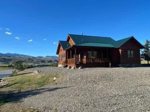 Buffalo Jump House On the Yellowstone River - Sphinx