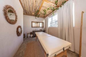 Jungle Chic King Studio with Pool