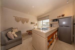 Jungle Chic King Studio with Pool