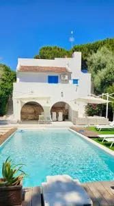 Luxury Ostuni Beachfront Villa with Pool & Private Parking - Rosa Marina