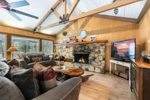 Classic 3BD Tahoe Cabin with Hot Tub - 里奇伍德