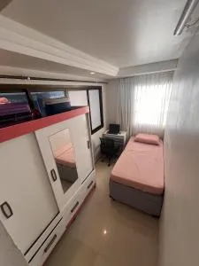 Quarto Minimalista Refúgio Raízes com ventilador cama solteiro e auxiliar cozinha completa wifi - Доіогу