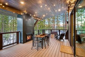 Luxurious Truckee Rental Hot Tub and Valley Views