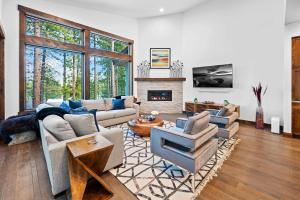 Luxurious Truckee Rental Hot Tub and Valley Views