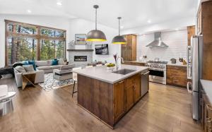 Luxurious Truckee Rental Hot Tub and Valley Views