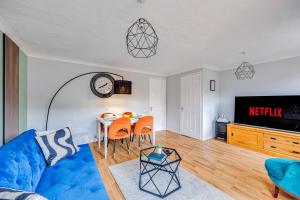 Tattenhoe House with Free Parking, Fast Wifi, Garden and Smart TV by Yoko Property