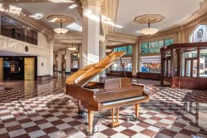 Drury Plaza Hotel Broadview Wichita
