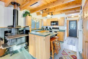 Hot Tub and Boat Dock Waterfront Maine Retreat!