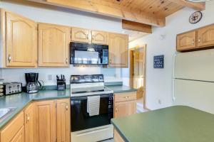 Hot Tub and Boat Dock Waterfront Maine Retreat!