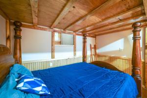 Sunrise and Sunset Views Rural Elkhart Studio!