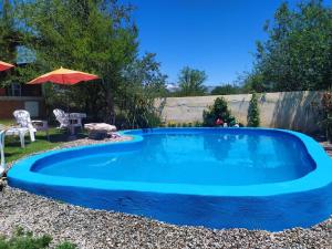 Monoambiente con piscina compartida