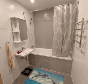 bahay sa isang mainit na lugar na may air conditioning