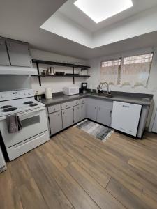 Msg for 5percent off 2Bed1Bath KingQueenBeds NorthPHX