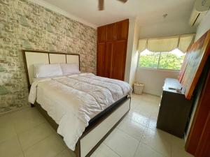 Spacious apartment beach access