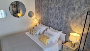 Apartments and rooms with parking space Hvar - 13161