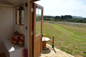 Under the Stars Shepherds Huts at Harbors Lake