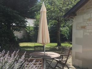 Maisons de vacances Gite Familial en Foret pres de Chinon avec Jeux et Terrasse - FR-1-381-232 : photos des chambres