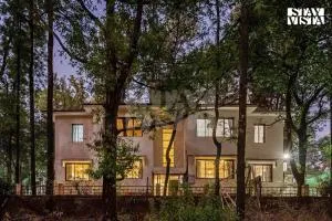 StayVista at MARS Haven - Pool, WiFi - Panchgani