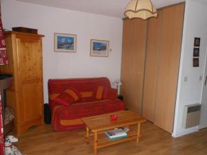 Studio Cabine Sud-Ouest avec Balcon et Parking à Barcelonnette - FR-1-804-9