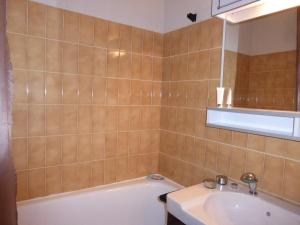 Appartements Studio confortable 4 couchages avec balcon et parking au Sauze - FR-1-804-34 : photos des chambres