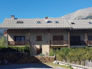 Appartements Duplex 3 pieces avec balcon, proche Barcelonnette - FR-1-804-35 : Appartement