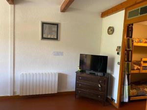 Appartement confortable avec balcon et accès pistes - FR-1-804-37