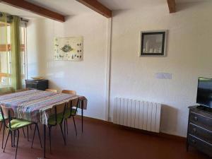Appartement confortable avec balcon et accès pistes - FR-1-804-37