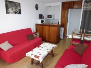 Appartements Studio au centre de Sauze avec balcon - FR-1-804-44 : photos des chambres
