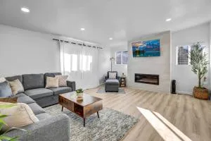 Sleeps 16, Mins from Beaches, Outlets & Military base - Imperial Beach