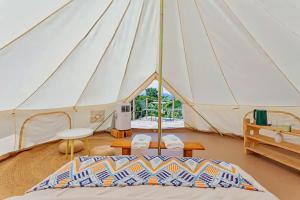 Kalikasan Glamping Resort near Manila with Overlooking Pool and Starlink